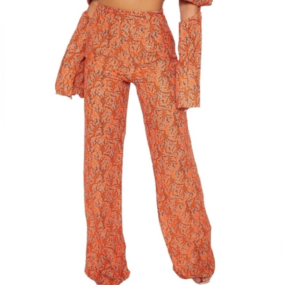 Pretty Little Thing floral print wide legged trousers! New with tags! - Picture 1 of 3